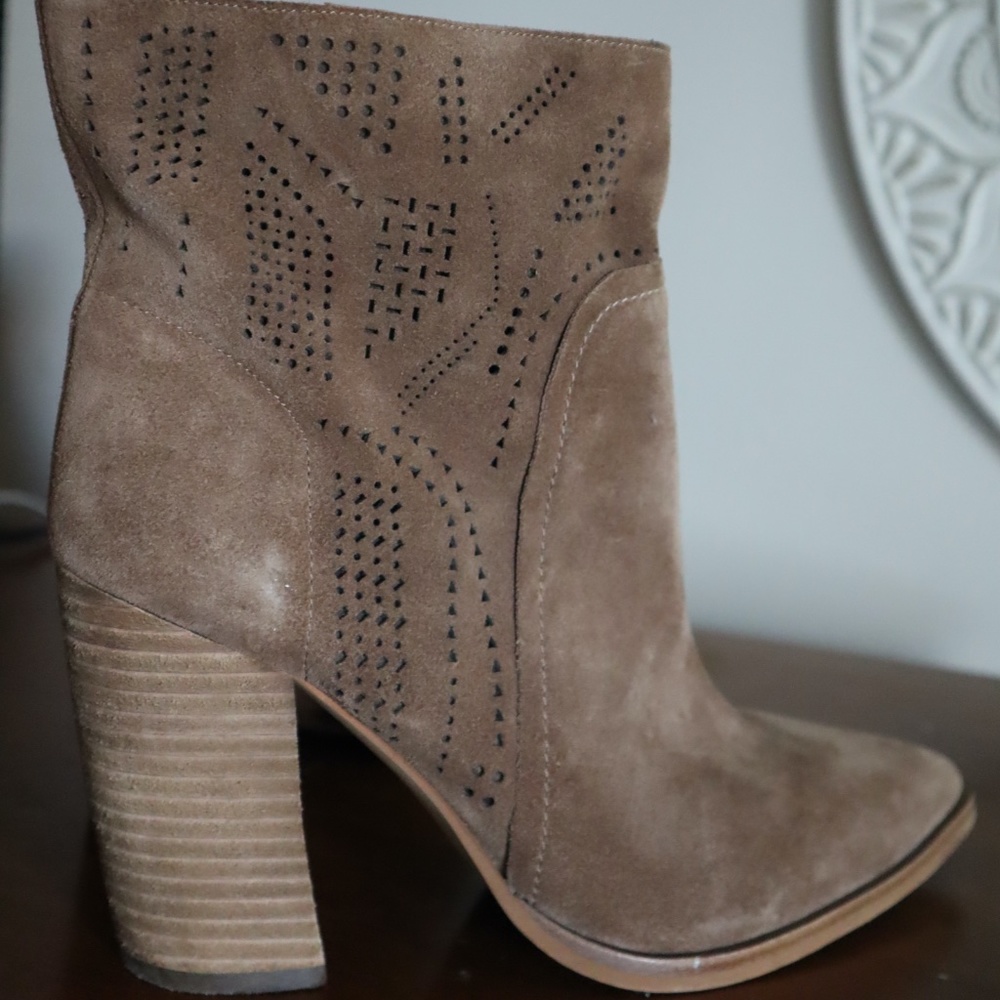 vince camuto ankle boots, worn once size 8.5